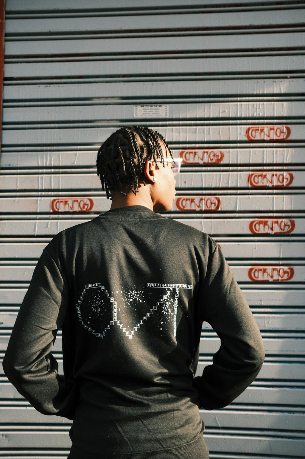Sweatshirt (BLACK)